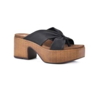 NWT White Mountain Glamming Platform Sandals